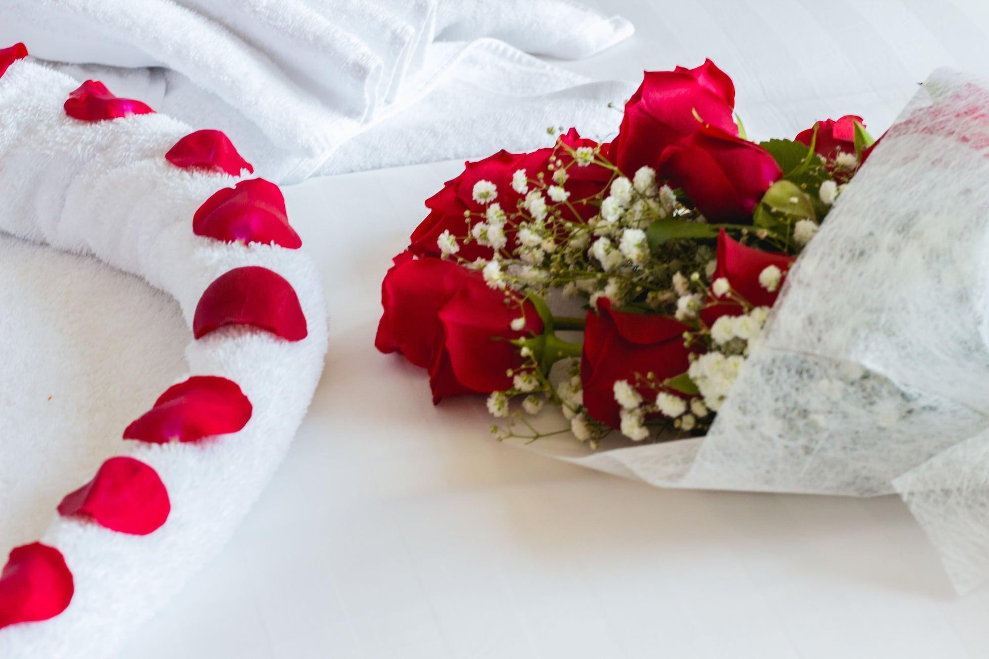 Bay La Sun Hotel&Marina - KAEC King Abdullah Economic City Bagian luar foto A bouquet of red roses