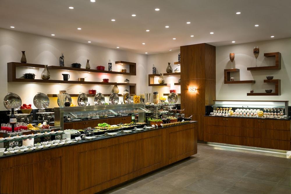 Bay La Sun Hotel&Marina - KAEC King Abdullah Economic City Bagian luar foto The buffet at the hotel