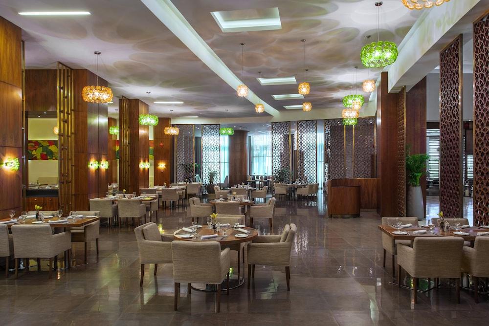 Bay La Sun Hotel&Marina - KAEC King Abdullah Economic City Bagian luar foto The restaurant